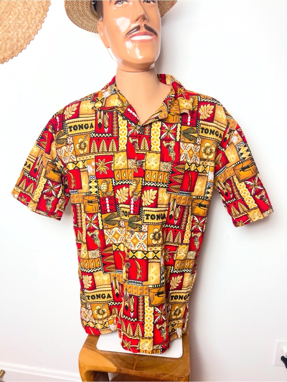 TONGA 90’s 90s Vintage Red & Gold Aloha Hawaiian Shirt 44 M